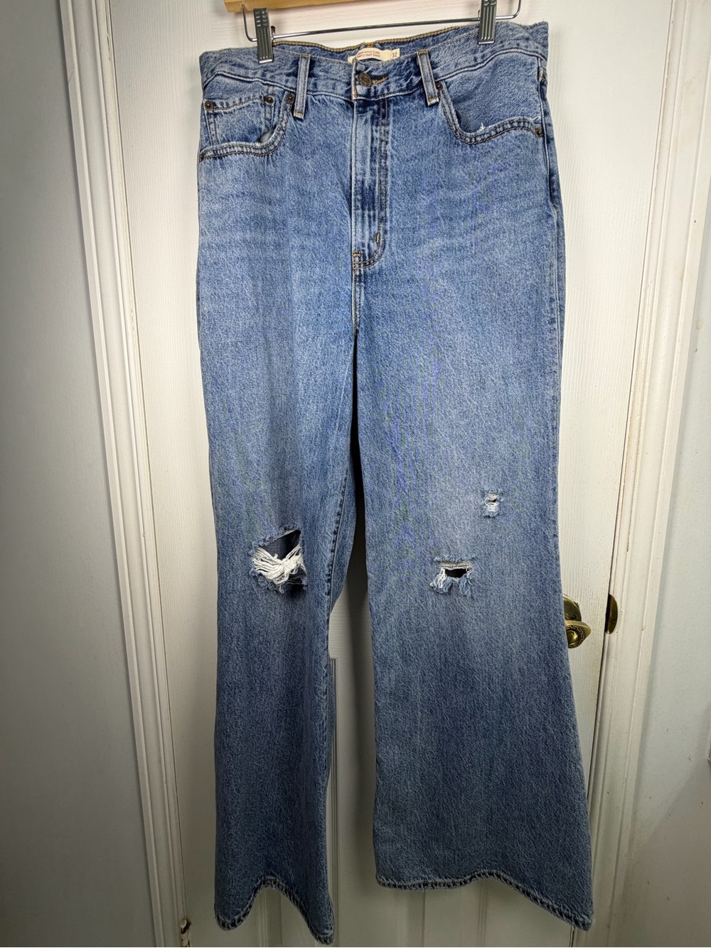 Levi’s High Loose Flare Jeans 32x32 Light Wash Distressed High Rise Wide Leg Y2K